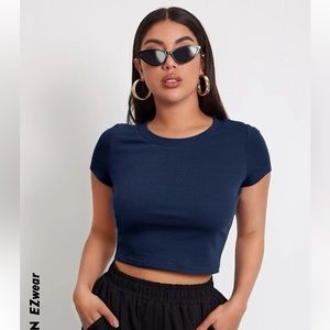 Navy blue ribbed cropped tee